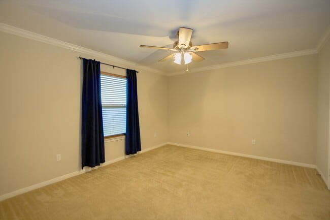 Building Photo - 2201 Abeto Dr