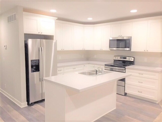 Foto del edificio - Spacious 2 Bed/2 Bath Condo in Prime Location