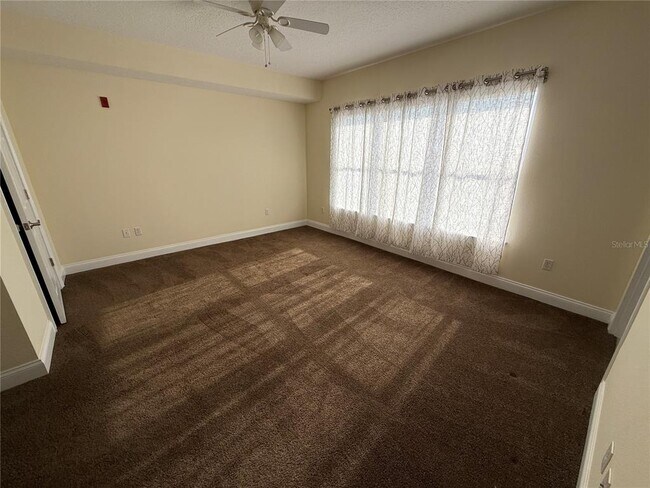Foto del edificio - 225 W Seminole Blvd