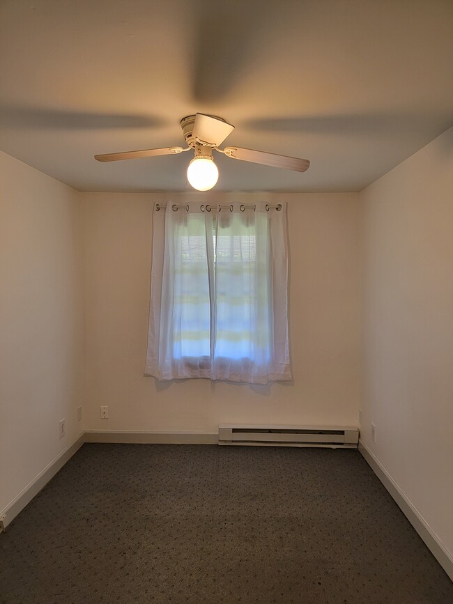 Living Room - 912 S 5th Ave