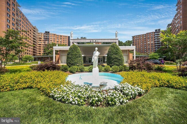 Foto del edificio - 4201 Cathedral Ave NW