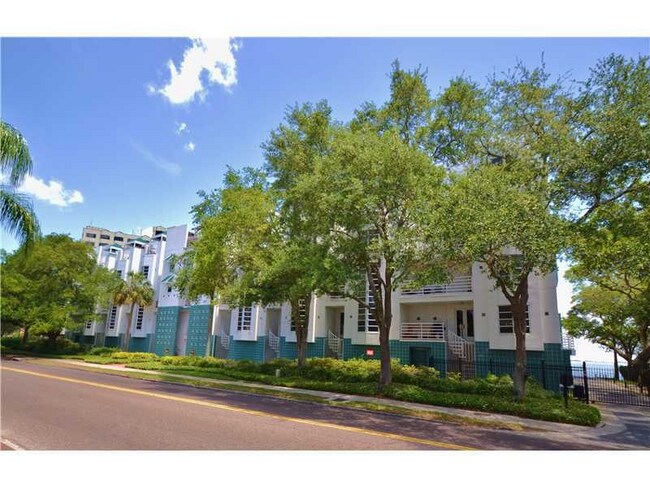 Top Southwest Unit - 4950 Bayshore Blvd