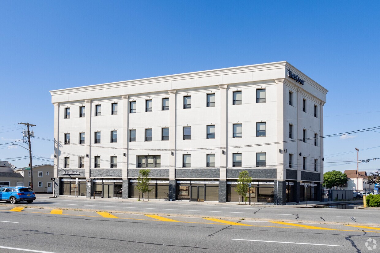 Primary Photo - 35 N Broadway