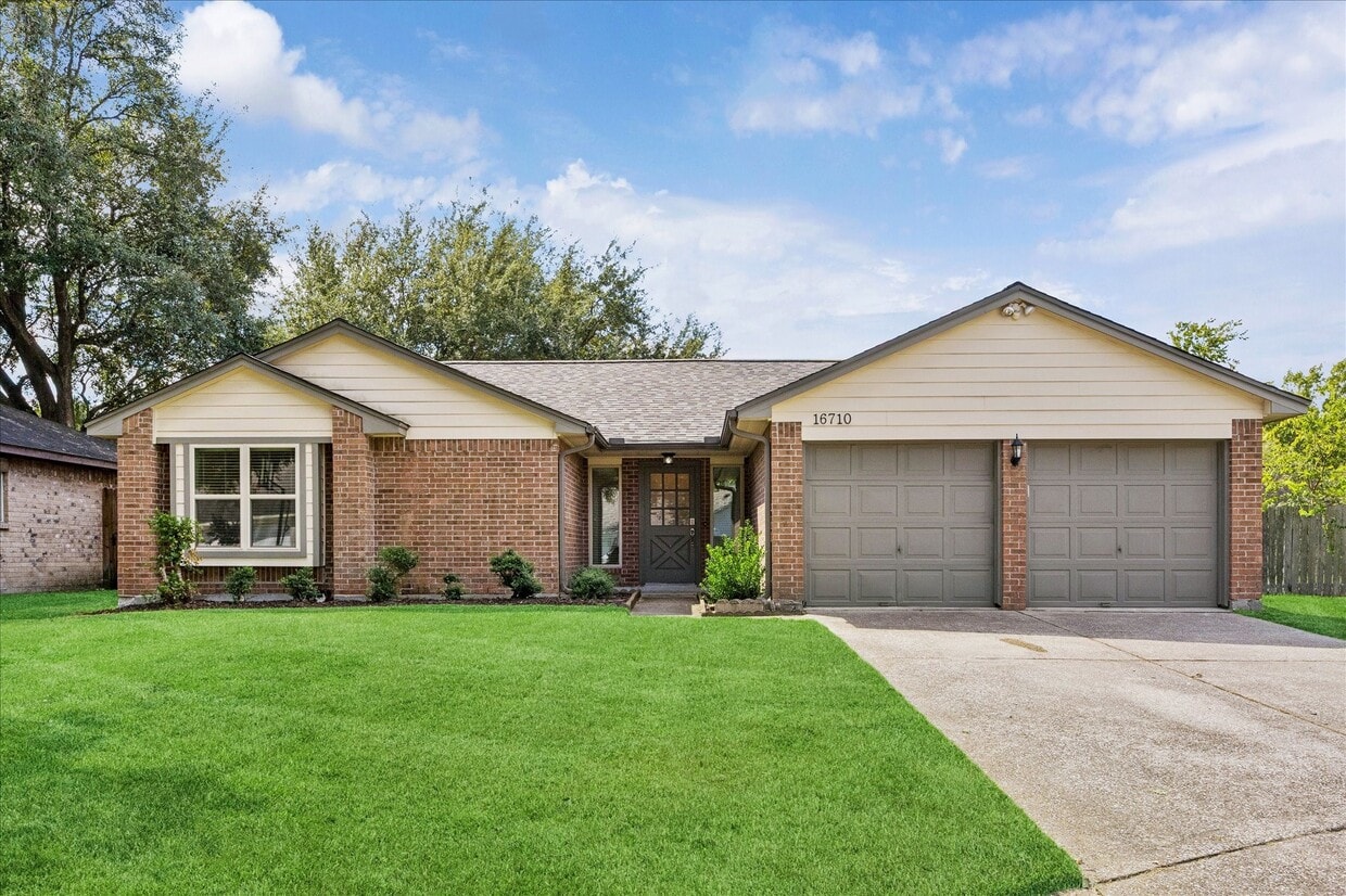 Photo - 16710 Barkentine Ln (Friendswood, TX)