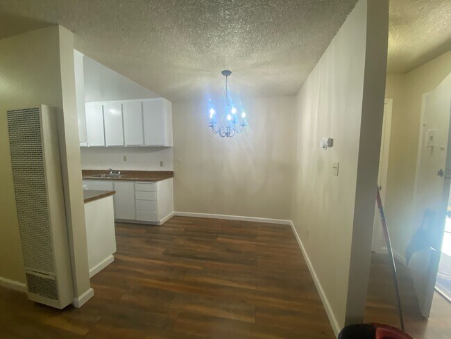 Foto del edificio - 2912 N Tracy Blvd