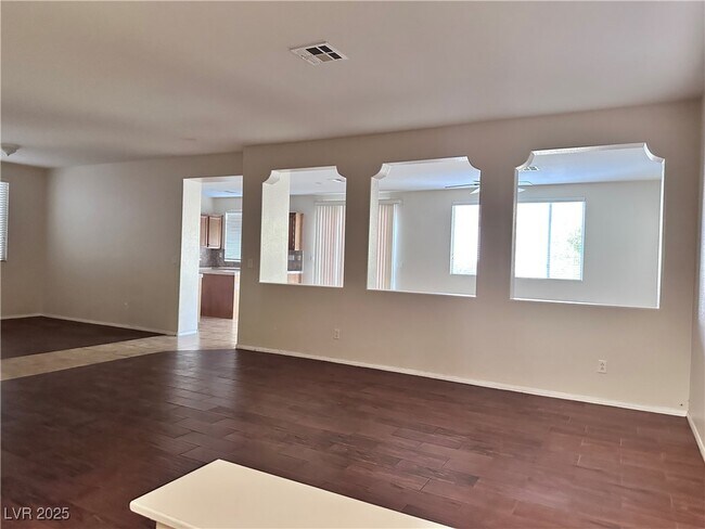 Foto del edificio - 9676 Ridgebluff Ave