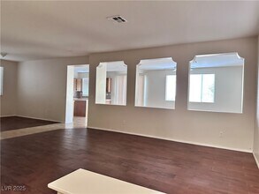 Building Photo - 9676 Ridgebluff Ave