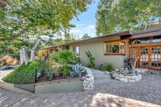 Building Photo - 15511 Woodcrest Dr