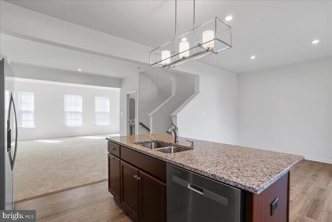 Foto del edificio - 100 Stafford Pl