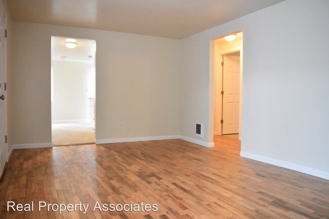 Foto del edificio - 2 br, 1 bath House - 12337 11th Ave NE