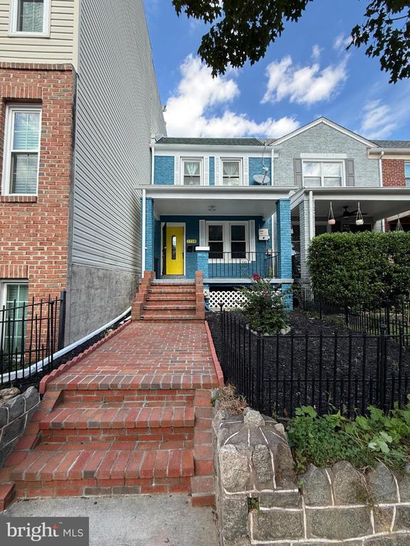 Primary Photo - 1714 E St NE