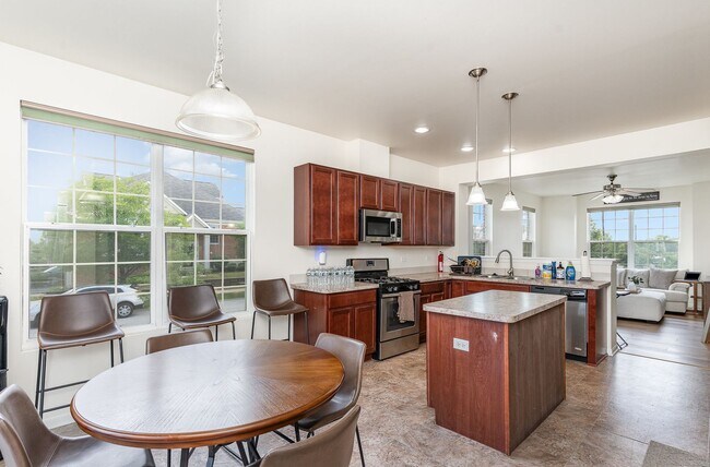 Foto del edificio - Gorgeous 3 Bed Townhome in Orland Park