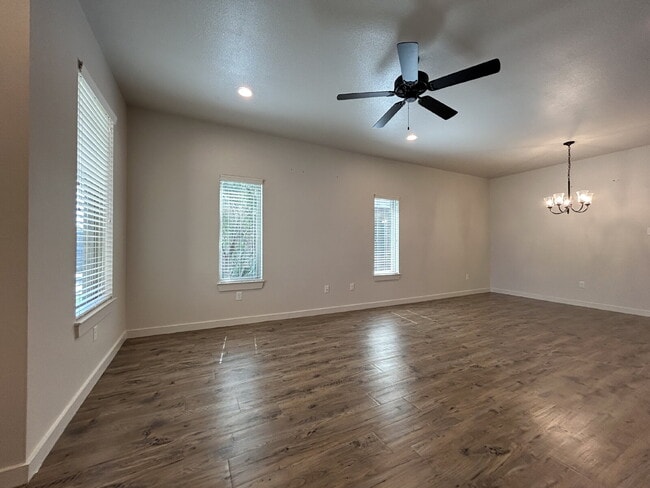 Building Photo - A 2 Bedroom, 2 Bath waiting to be called y...
