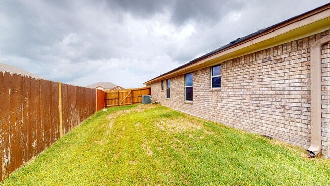 Foto del edificio - Unique opportunity to rent till June 30, 2...