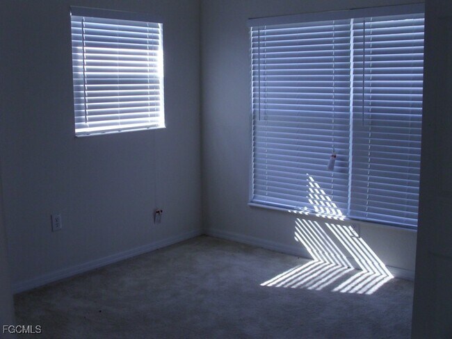 Foto del edificio - 924 Hollister Ave