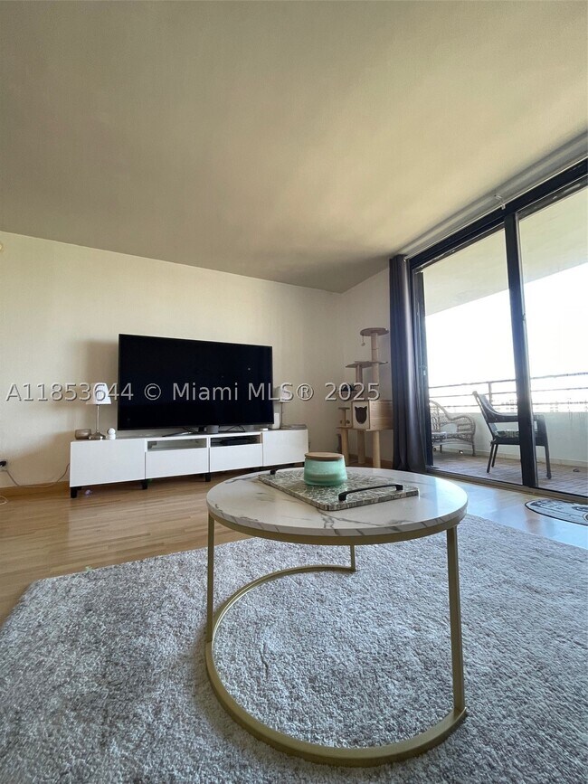 Foto del edificio - 2500 Parkview Dr