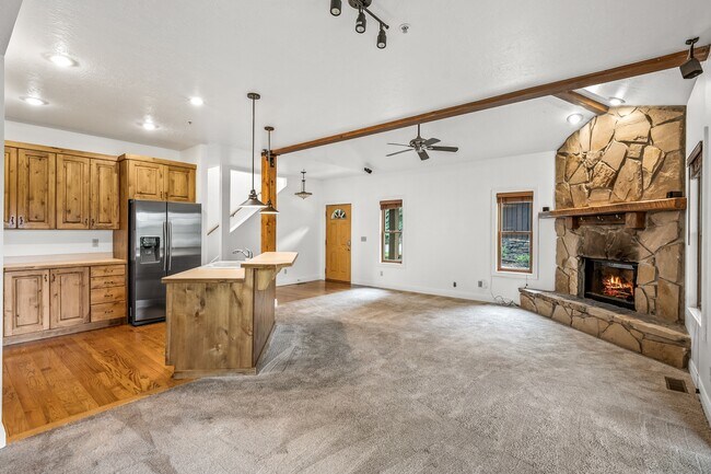 Building Photo - 25 Trailside Ct