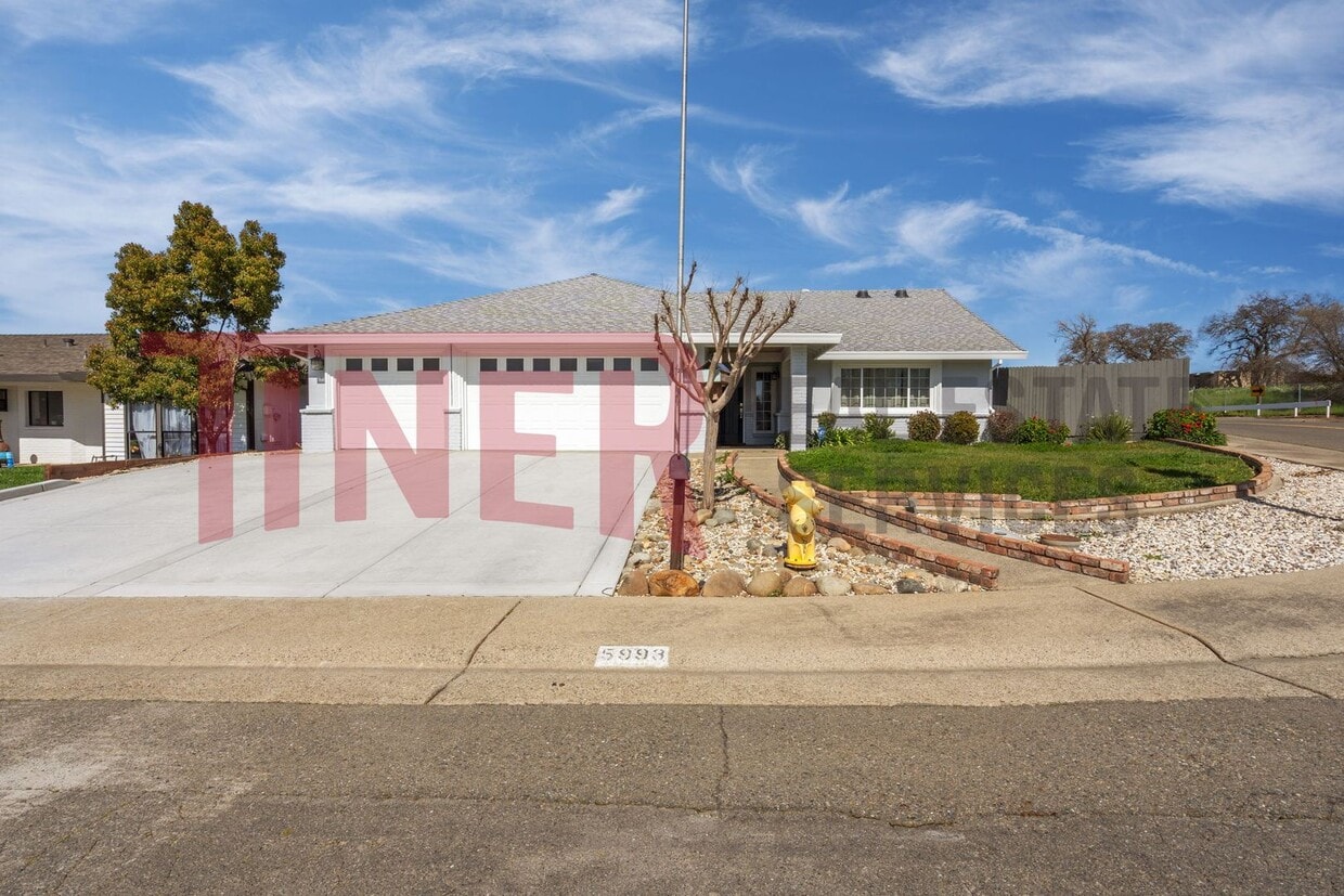 4 bedroom 2 bathroom in Carmichael House Rental in