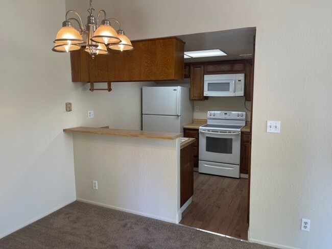 Building Photo - Pleasant Hill 2 bedroom 2 bath condo w/fre...