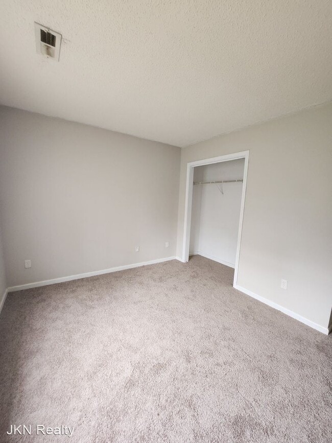 Building Photo - 3 br, 1 bath House - 3000 Fairglen Road