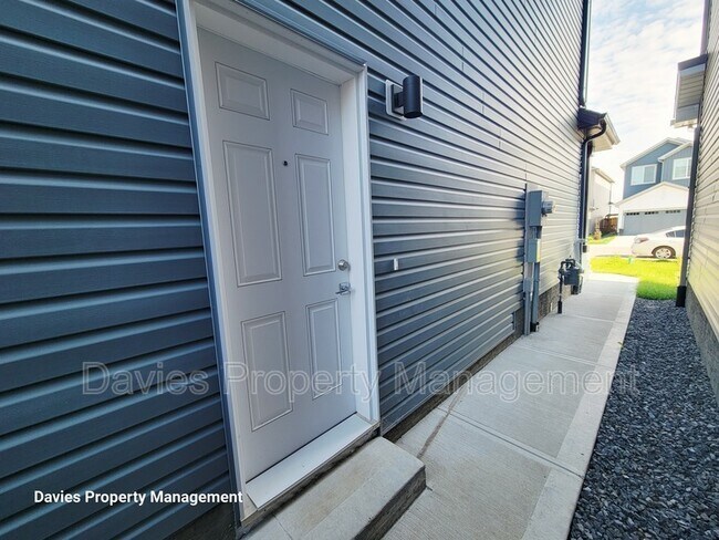 Photo du bâtiment - 4677-4177 177 Ave NW