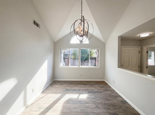 Foto del edificio - 4744 Ponderay Ln