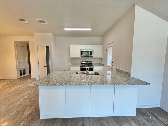 Foto del edificio - 1708 Clovis Dr
