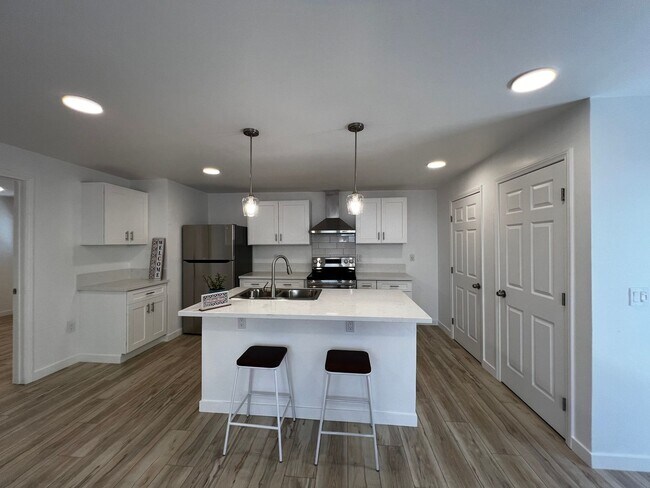 Foto del edificio - Bright and Modern Apartment with Stylish F...