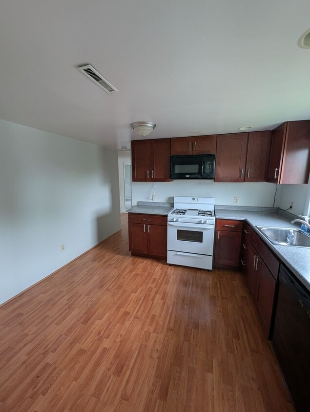 Primary Photo - 105 Kirkpatrick St