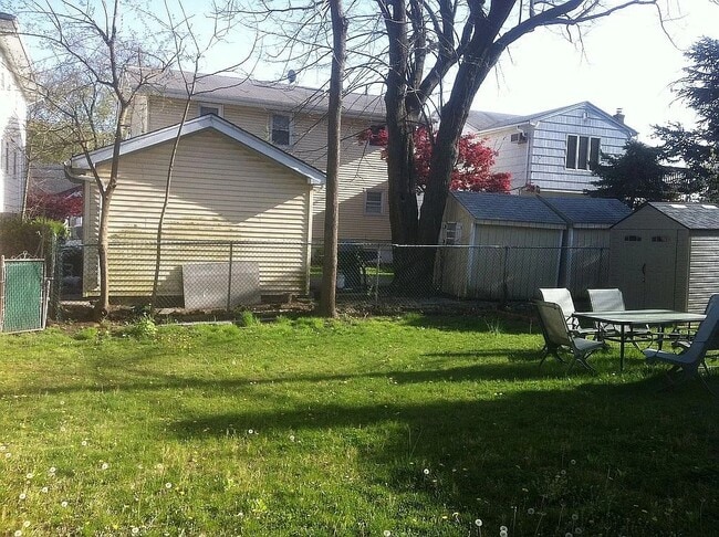 Building Photo - 372 Gilbert Ave