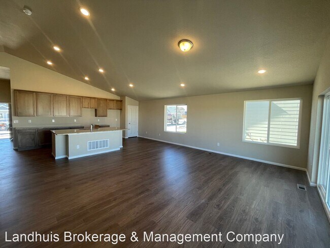 Building Photo - 5 br, 3 bath House - 13382 Savannah Falls Ct
