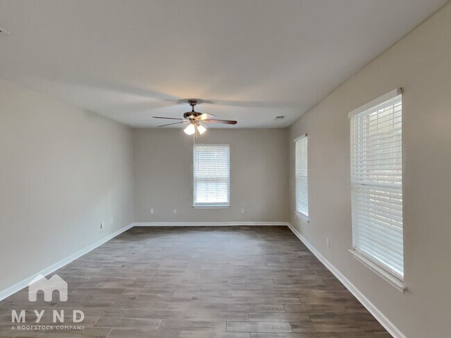 Foto del edificio - 5581 Ricky Ln