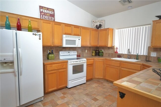 Foto del edificio - 3744 Rawhide Dr