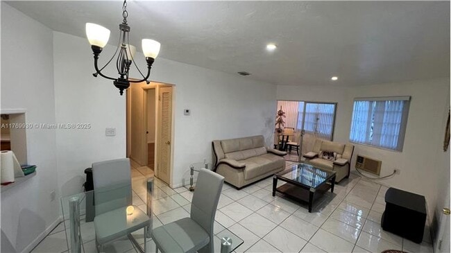 Photo - 1701 NE Miami Gardens Dr House