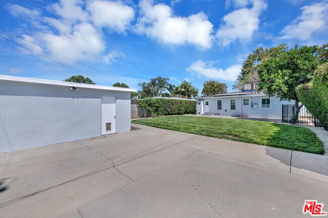 Foto del edificio - 18148 Hartland St
