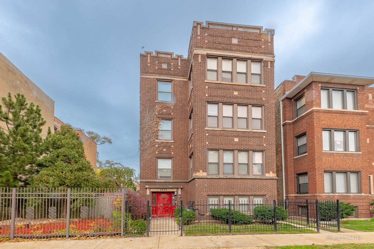 Primary Photo - 6819 S Ridgeland Ave