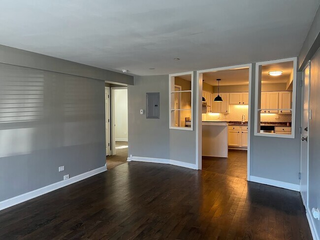 Building Photo - 8810 Briar Ct