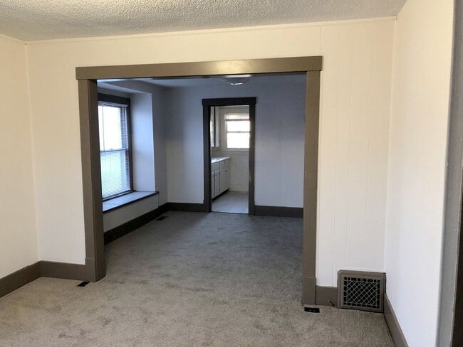 Building Photo - 2-Bed, 1-Bath Bungalow