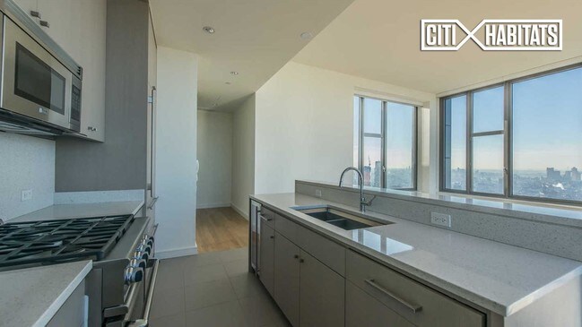 Building Photo - 530 W 30th St