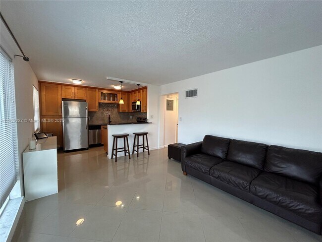 Foto del edificio - 2862 NE 32nd St