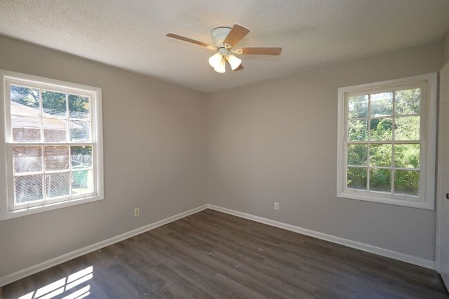 Foto del edificio - 612 Scott Dr