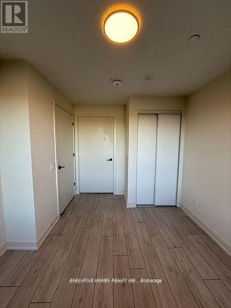 Photo du bâtiment - 8010-8010 Derry Rd