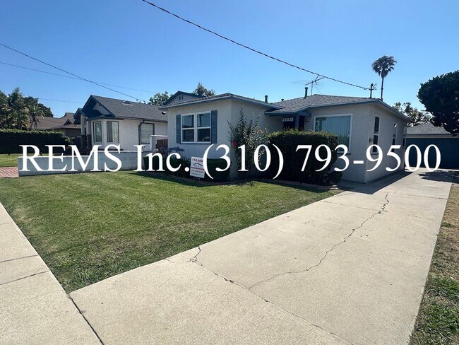Foto del edificio - Fully Remodeled 3-Bedroom Home with 2-Car Garage & Private Yard