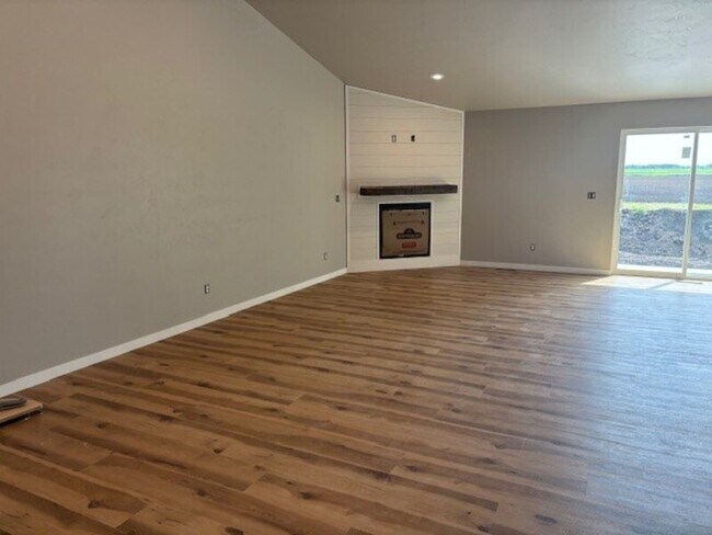 Foto del edificio - N4064/N4068 McHugh Road - N4064