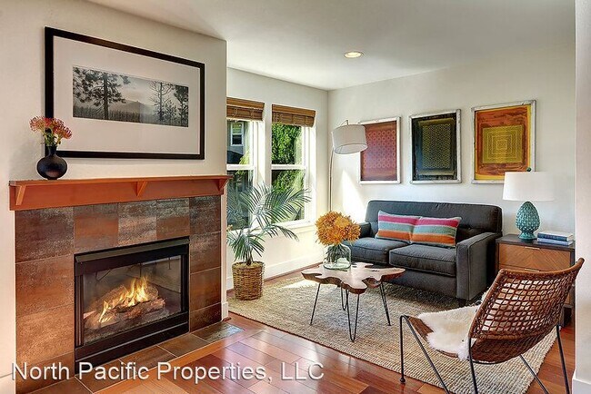 Building Photo - 2 br, 2.5 bath House - 9017 Stone Ave N