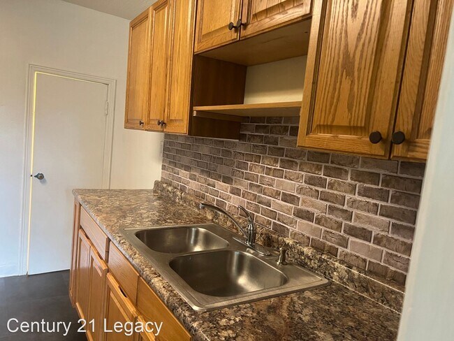 Building Photo - 2 br, 1.5 bath House - 1306 East Holston A...