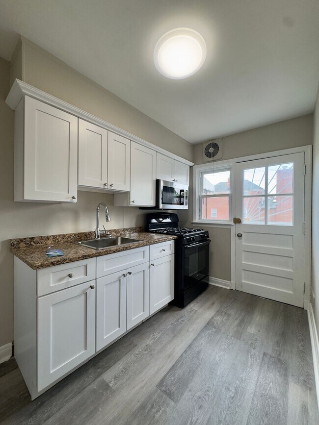 Building Photo - Charming 2 Bedroom/1 Bathroom Townhome in Essex, Baltimore, MD!