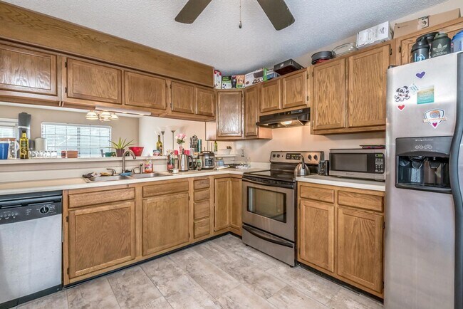 Foto del edificio - 2 Bedroom/2.5 Bath Spacious Condo in West ...