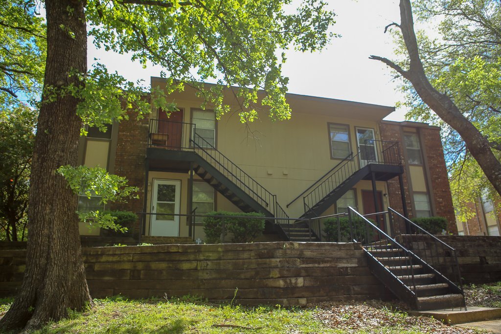 Building Photo - 2000 US-82
