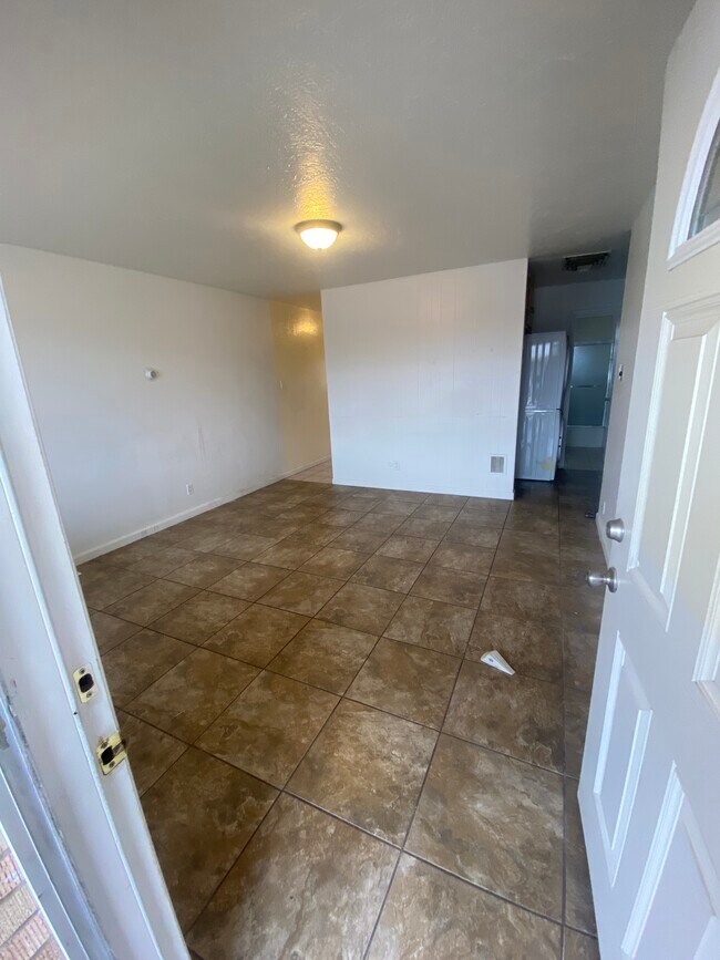 4505 Douglas MacArthur RD NE Unit A Front, Albuquerque, NM 87110